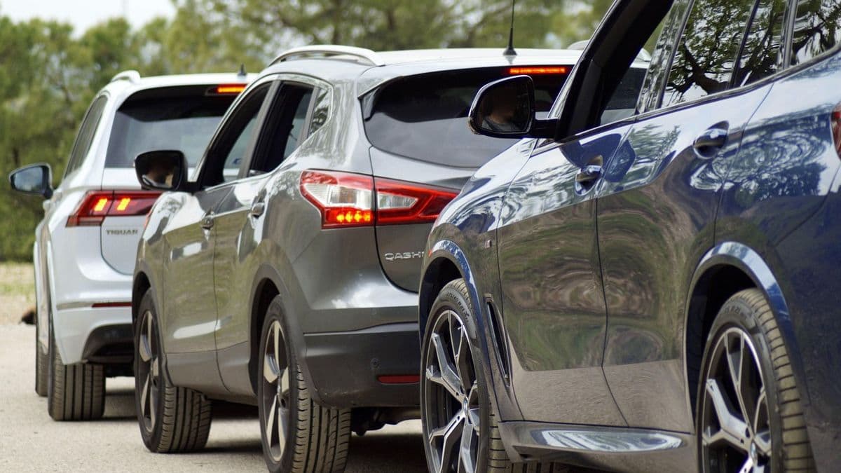 Parking Space Must for New Car Purchase:   वाहन खरेदी साठी आता 'पार्किंग स्पेस' दाखवणं बंधनकारक करण्याचा महाराष्ट्र सरकारचा मानस