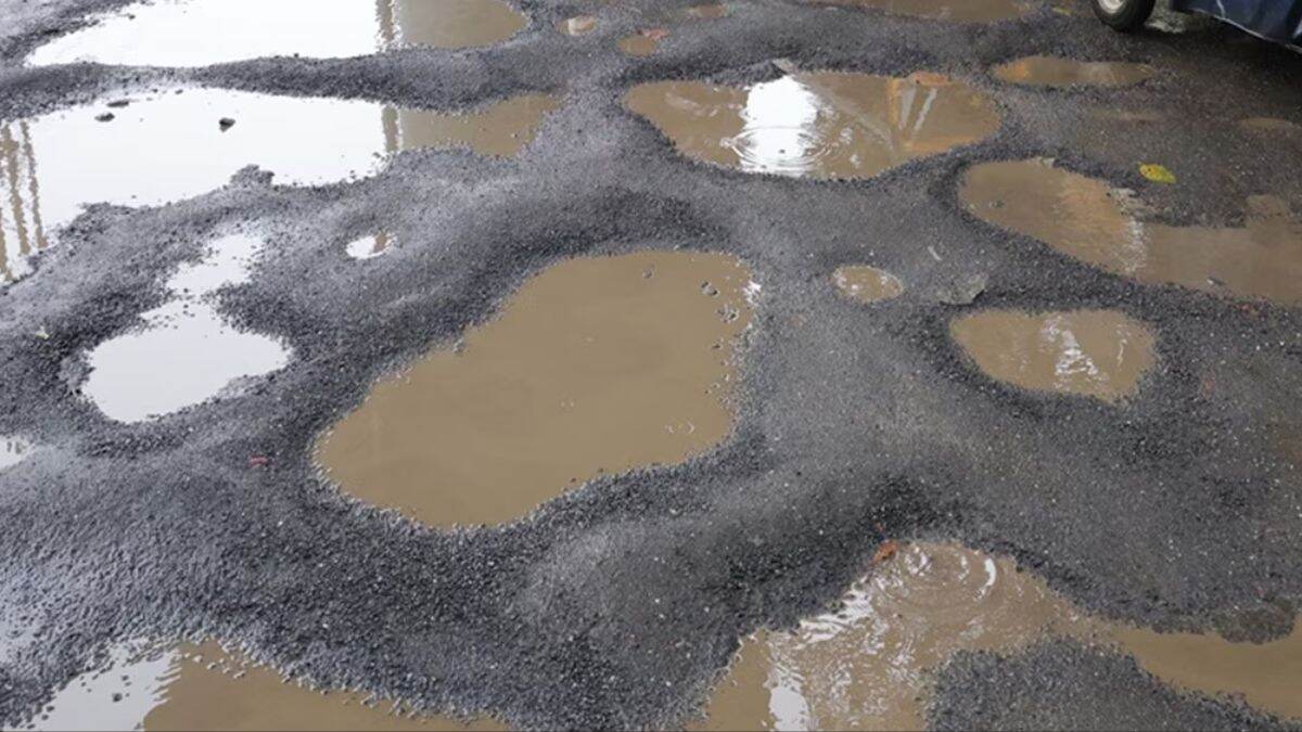 Mumbai Roads: 'मुंबईतील सर्व खोदलेले रस्ते 31 मे पर्यंत पूर्ण करा, नवीन रस्त्यांचे काम नको'; Ashish Shelar यांचे बीएमसीला निर्देश