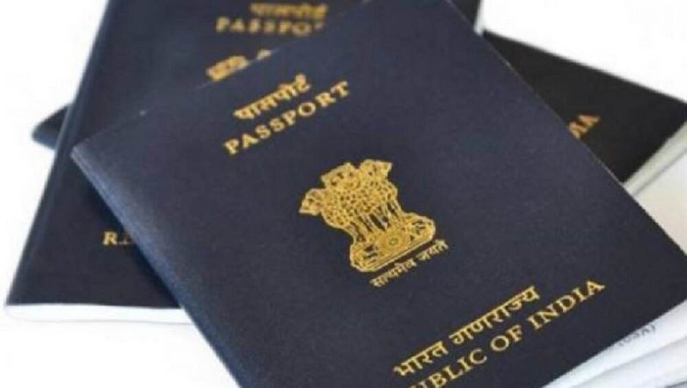 Pune Man Tears Passport Pages: पुण्यातील व्यक्तीने फाडली पासपोर्टची पाने; कुटुंबापासून बँकॉक प्रवास लपवण्याचा प्रयत्न, गुन्हा दाखल