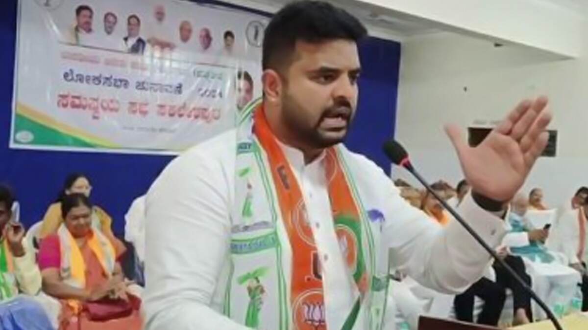 Prajwal Revanna Arrest: SIT कडून प्रज्ज्वल ची आई Bhavani Revanna ला नोटीस जारी; 1 जूनला घरी राहण्याचे आदेश